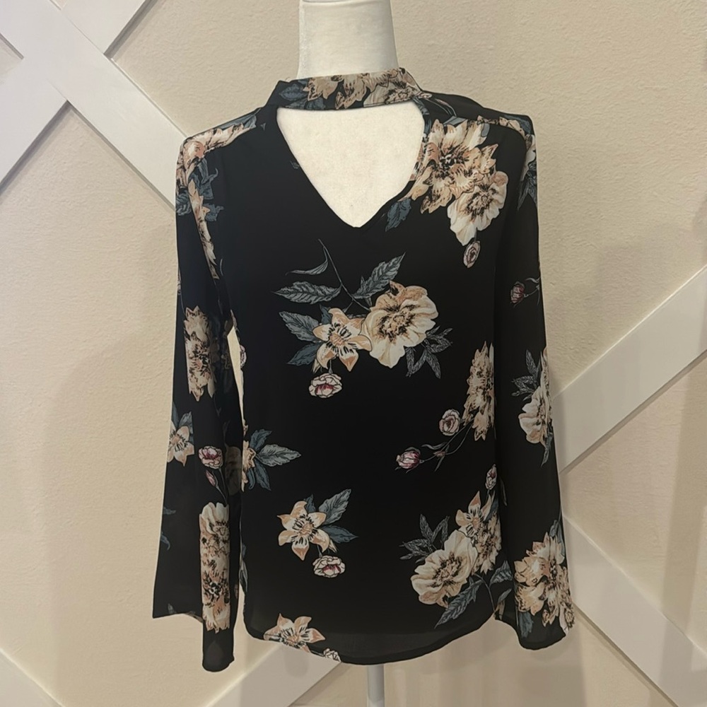 Keyhole neck top - Picture 2 of 5
